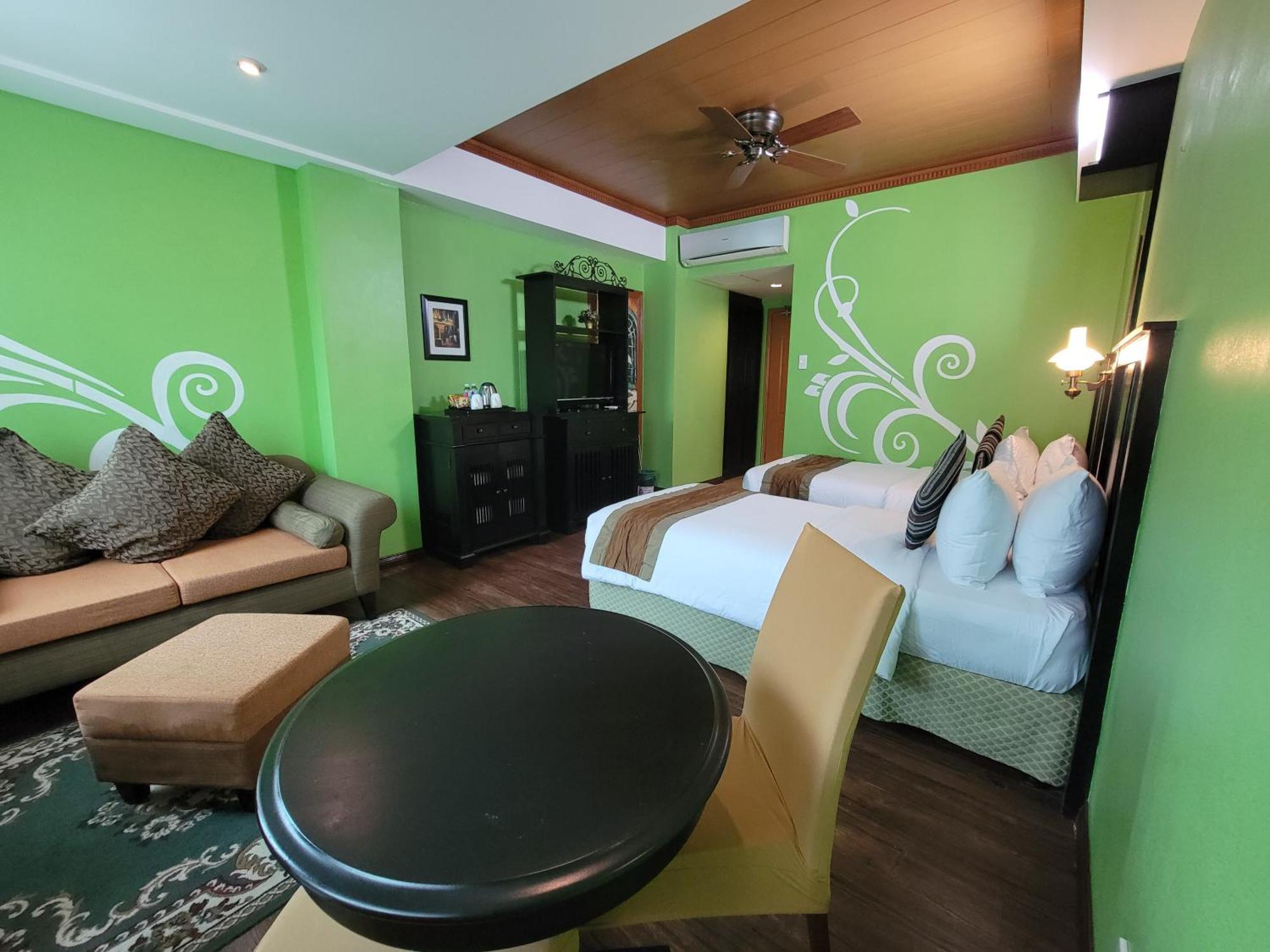 Lee Boutique Hotel Tagaytay Tagaytay City Exterior photo